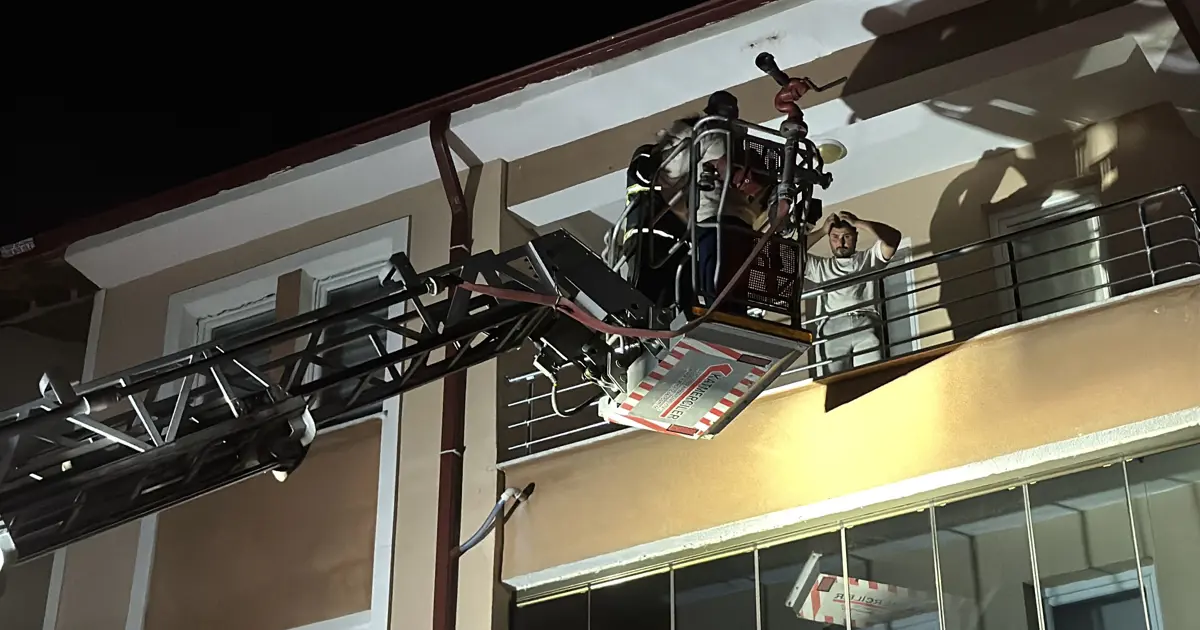 Kütahya'da apartmanda yangın: Mahsur kalan 5 kişiyi itfaiye kurtardı