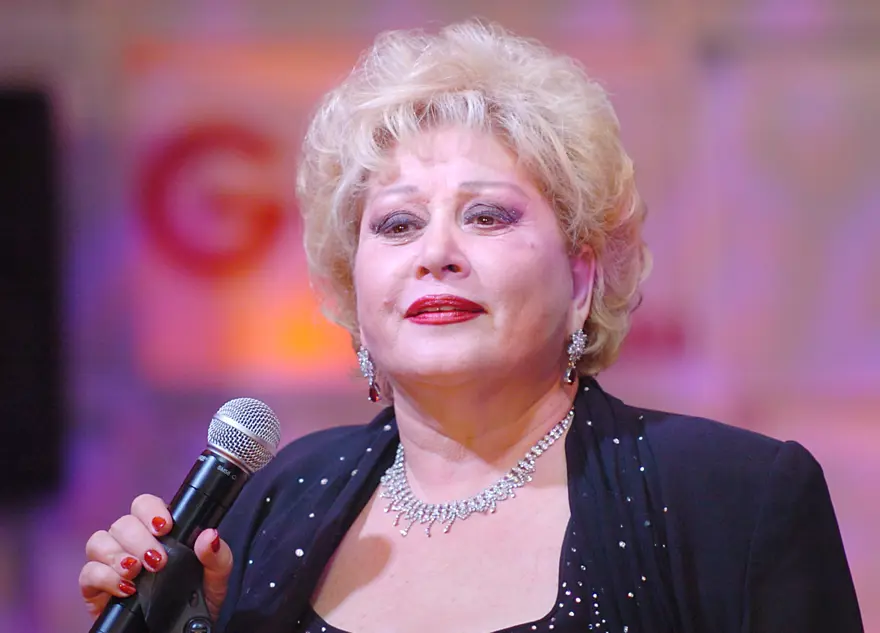 Muazzez Abacı'ya duygu dolu veda... Torunu gözyaşlarına hakim olamadı  