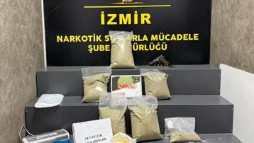 İzmir'de 6 kilo 940 gram sentetik uyuşturucu ele geçirildi