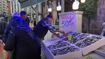 Rize'de hamsinin kilogramı 50 liraya satılıyor