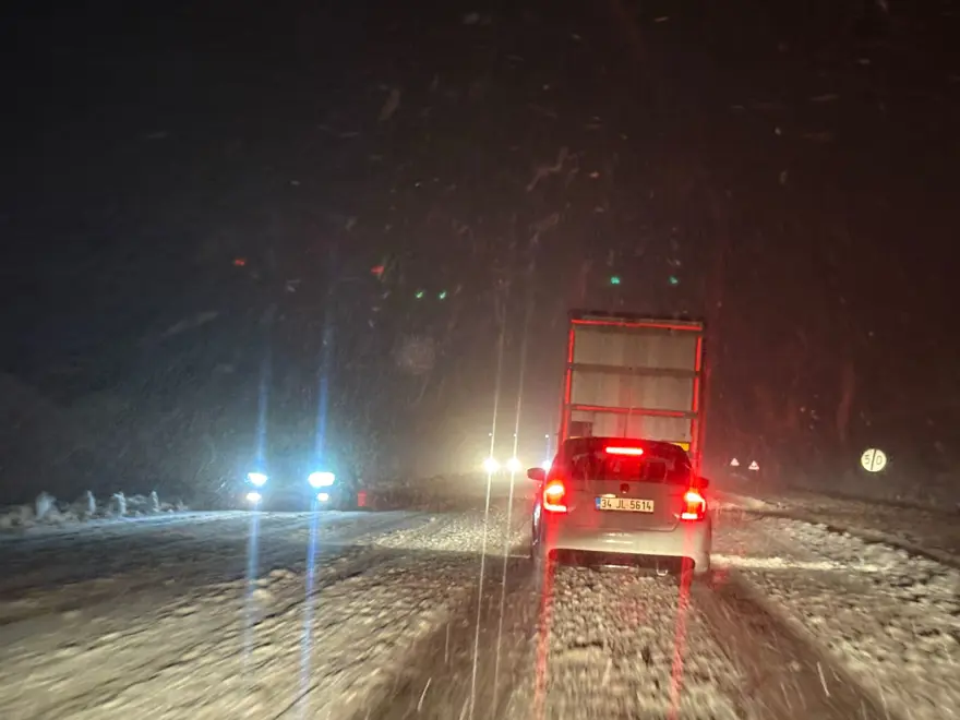 Yoğun kar yolları kesti 7 Yoğun kar yolları kesti 7