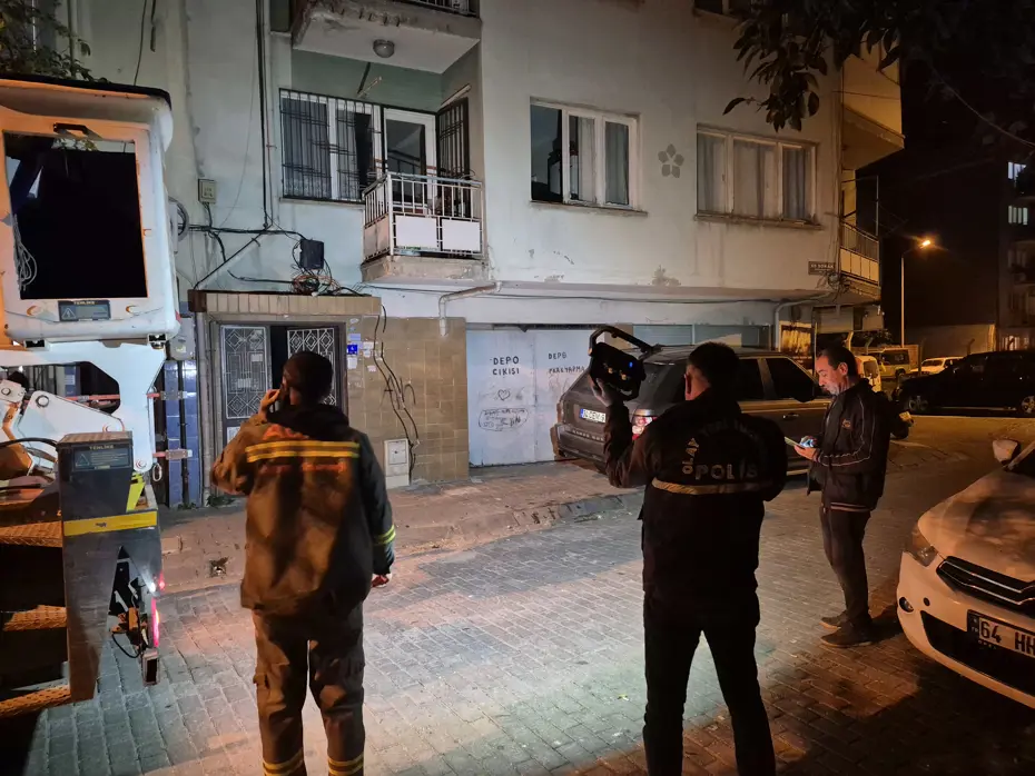 Binadan sarkan kabloya dokunan çocuğu elektrik çarptı