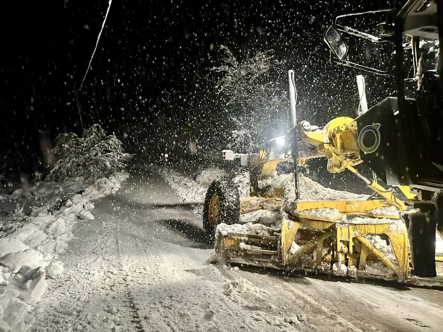 Yoğun kar yolları kesti 3 Yoğun kar yolları kesti 3
