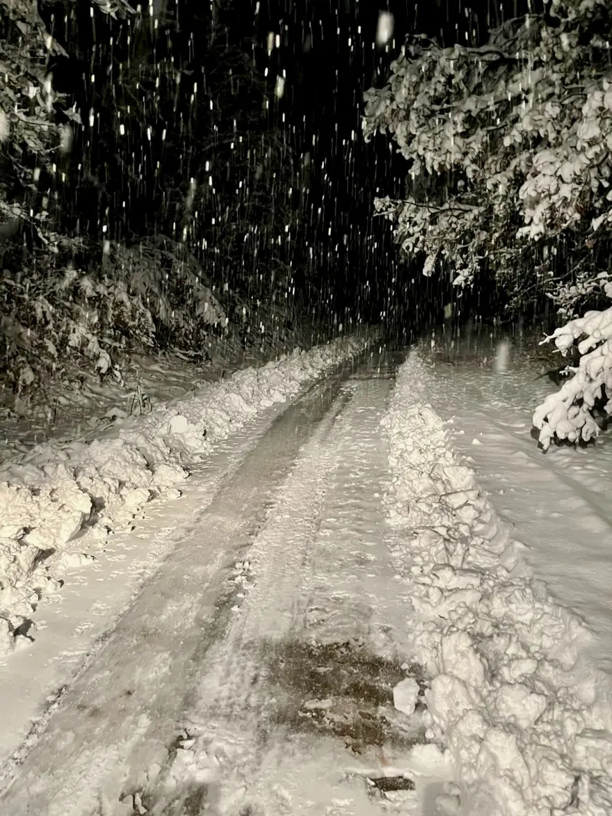 Yoğun kar yolları kesti 4 Yoğun kar yolları kesti 4