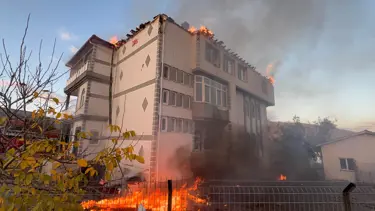 Konya'da üç katlı binada yangın