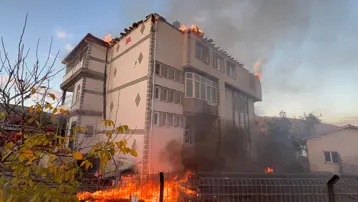 Konya'da üç katlı binada yangın