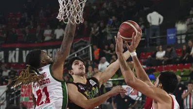 Manisa Basket, deplasmanda Karşıyaka'yı devirdi