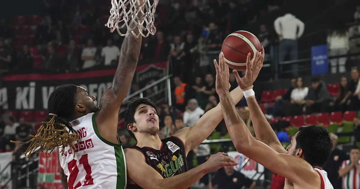 Manisa Basket, deplasmanda Karşıyaka'yı devirdi