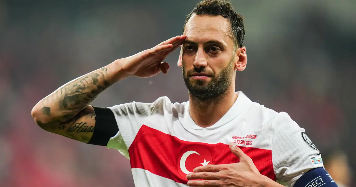 Çalhanoğlu, Bülent Korkmaz'ı yakaladı
