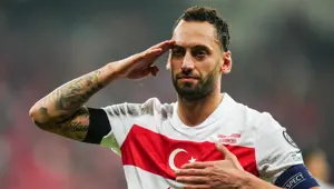 Çalhanoğlu, Bülent Korkmaz'ı yakaladı Çalhanoğlu, Bülent Korkmaz'ı yakaladı