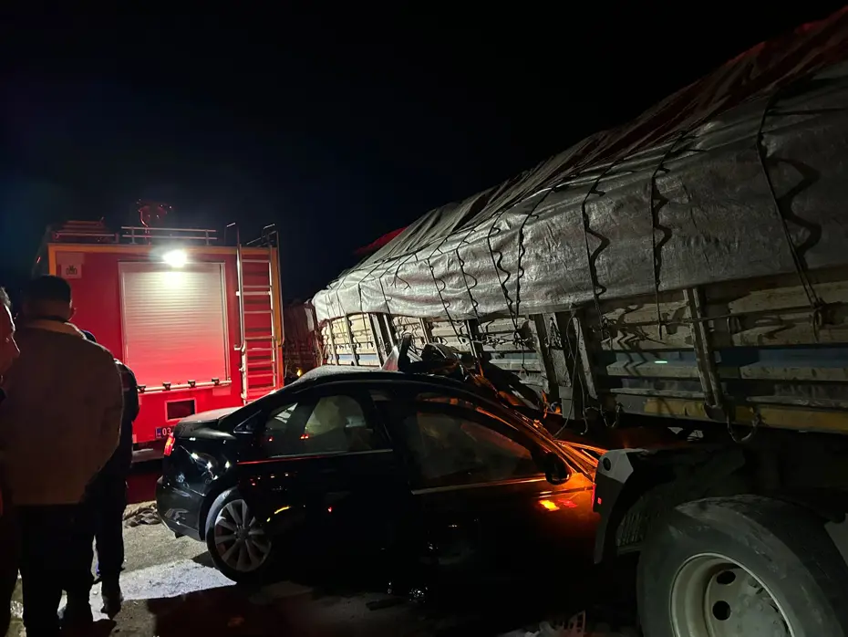 Afyonkarahisar'da tır ile otomobil çarpıştı: 2 ölü