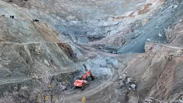 Madende göçük altında kalan işçiyi arama çalışmaları yeniden başladı