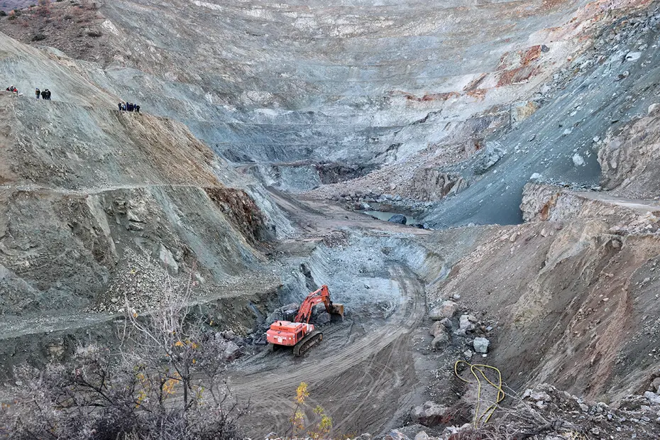 Madende göçük altında kalan işçiyi arama çalışmaları yeniden başladı