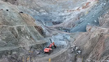 Sivas&#x27;ta göçük altındaki madenciyi arama çalışmaları sürüyor