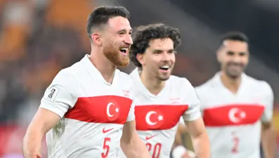 "Endülüs'te raks" (19 Kasım 2025 spor manşetleri)