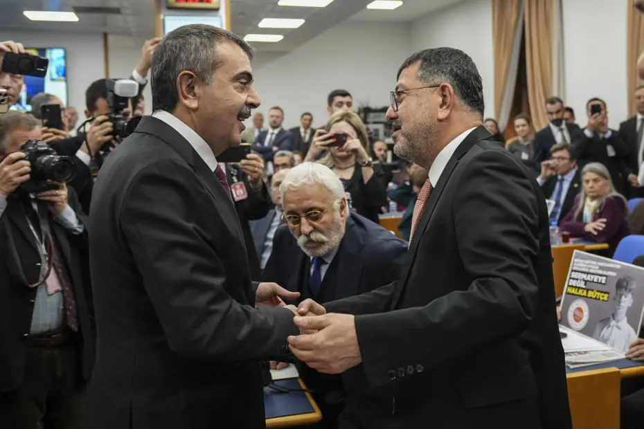 Bakan Tekin ile CHP’li Ağbaba arasında “karne” tartışması: 