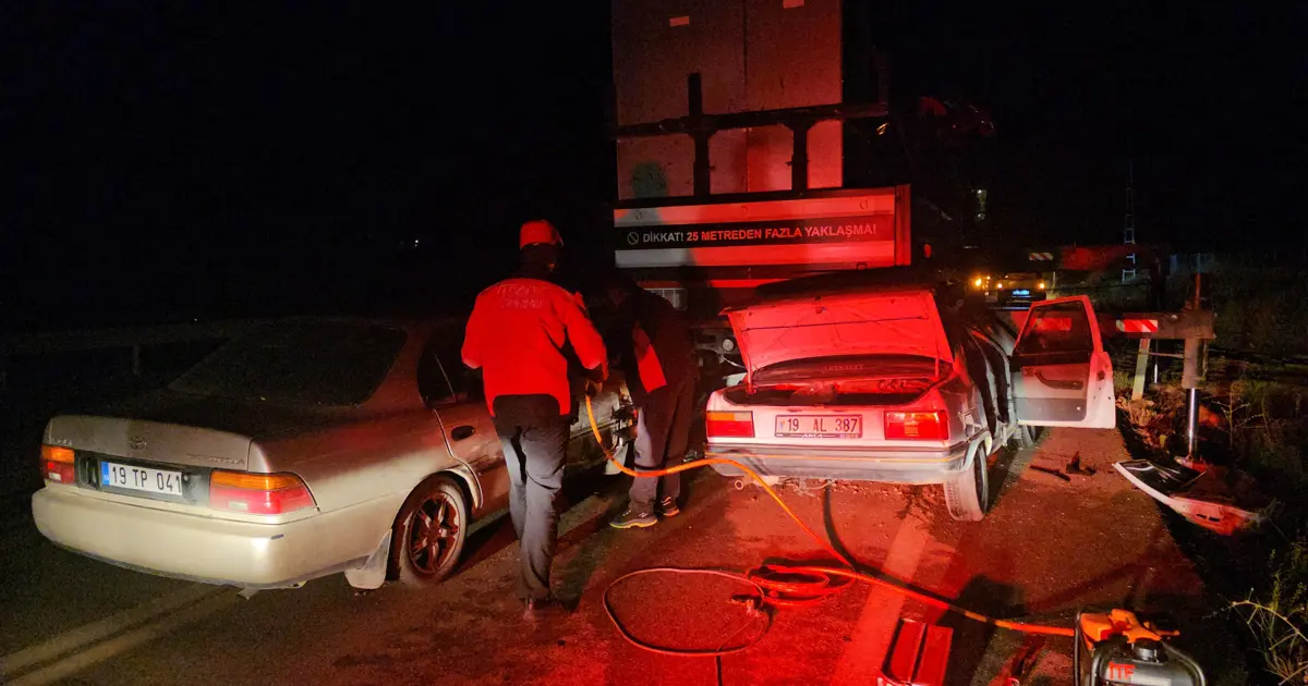 Çorum'da iki otomobilin vince çarpması sonucu 1 kişi öldü, 1 kişi yaralandı