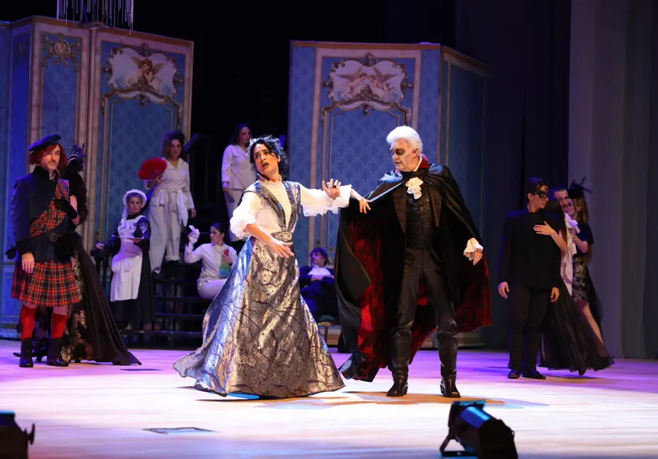 Dracula: Bir Dehşet Komedisi oyunu Denizli'de sanatseverlerle buluştu