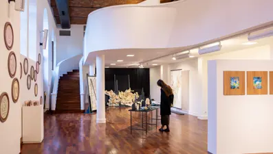 Genç sanatçıların eserleri SaDe 2024–2025 sergisinde