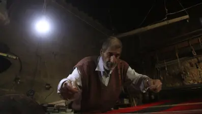 Halep’in son dokuma ustalarından 80 yaşındaki Muhammed Ezrak: “Tezgahta dokunan kumaşta ruh var”