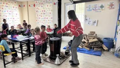 Sobanın yanında ömürlük fedakârlık: Üç öğrencili okulda bile bir dünya kuruyorlar