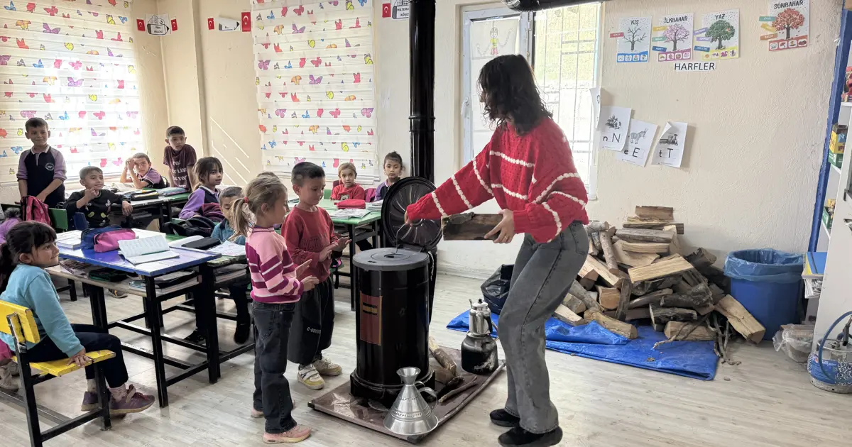 Sobanın yanında ömürlük fedakârlık: Üç öğrencili okulda bile bir dünya kuruyorlar