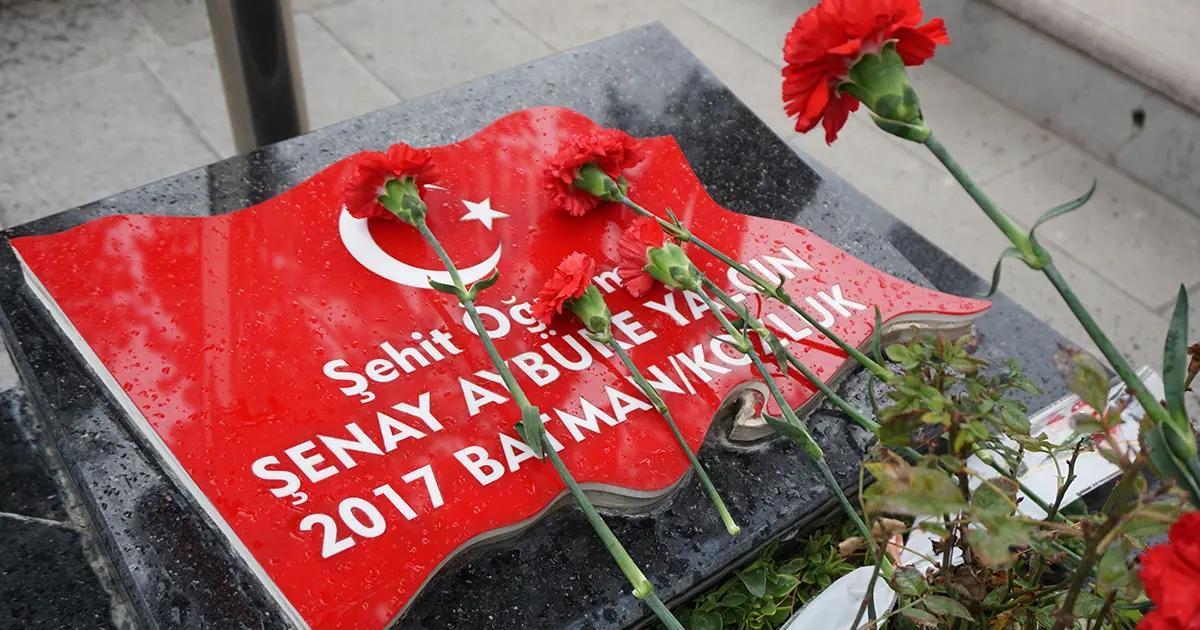 Aybüke öğretmen mezarı başında anıldı