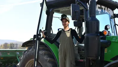 Hem üretiyor hem okuyor: Üniversite öğrencisi çiftçi oldu