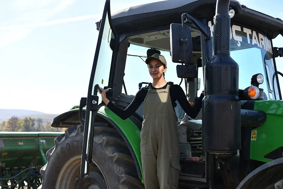 Hem üretiyor hem okuyor: Üniversite öğrencisi çiftçi oldu