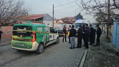 Erzincan'da baba ile oğlu evlerinde ölü bulundu
