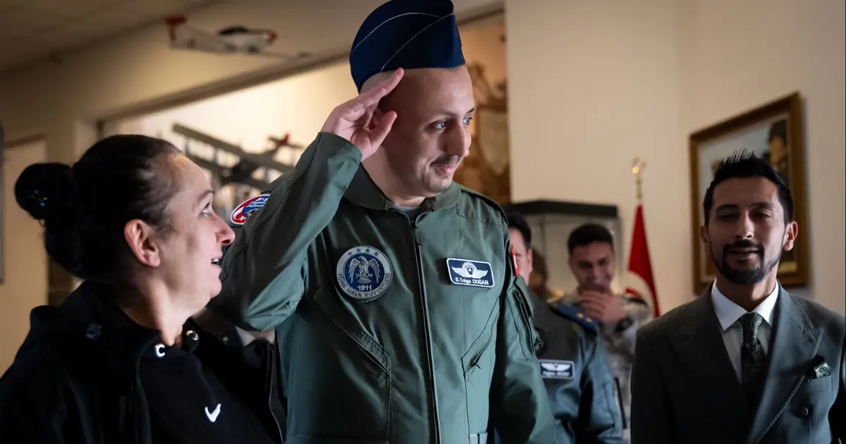 Kanser hastası engelli gencin pilotluk hayali gerçek oldu