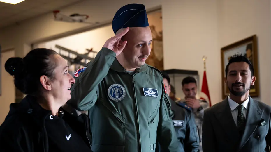 Kanser hastası engelli gencin pilotluk hayali gerçek oldu