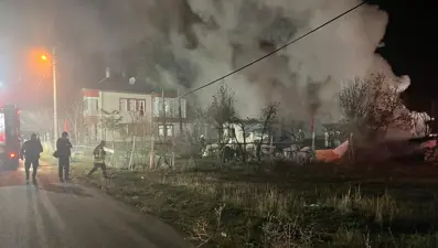 Engelli kardeşleri komşuları kurtardı