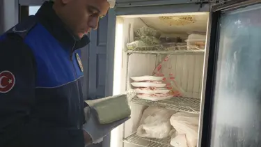 Marmaris'te tarihi geçmiş gıda ürünlerine el konuldu