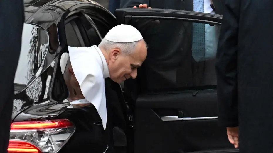Papa 14. Leo, Sultanahmet Camii'ni ziyaret ediyor