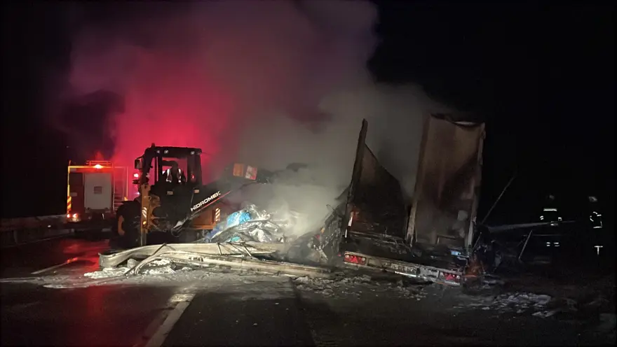 D-100'de TIR alev aldı 3