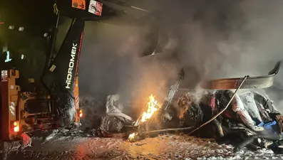 D-100'de TIR alev aldı