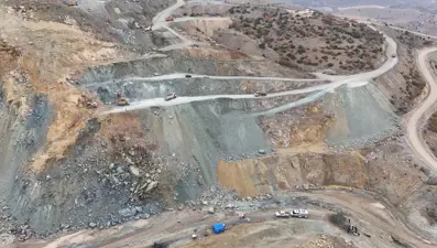 Maden ocağı göçüğünde kalan şantiye müdürü aranıyor