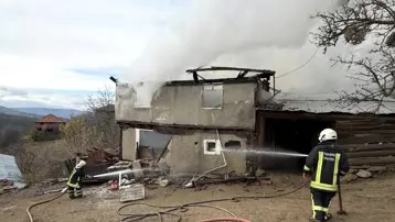 Kastamonu'da çıkan yangınlarda 2 ev zarar gördü