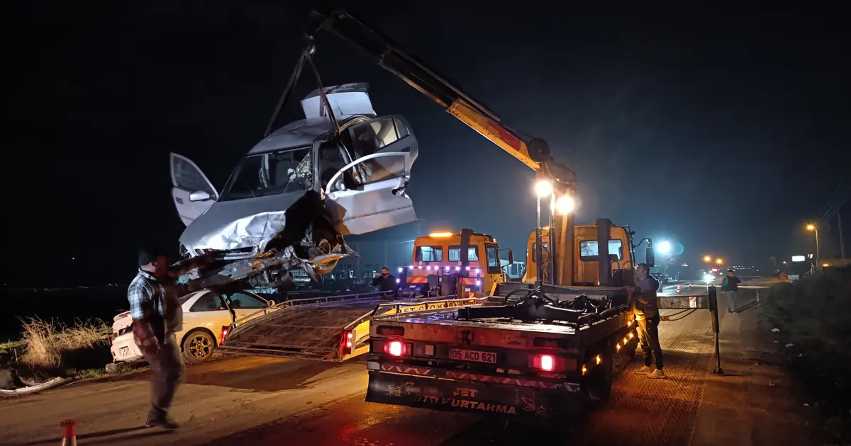 Amasya'da iki otomobilin çarpıştığı kazada 8 kişi yaralandı