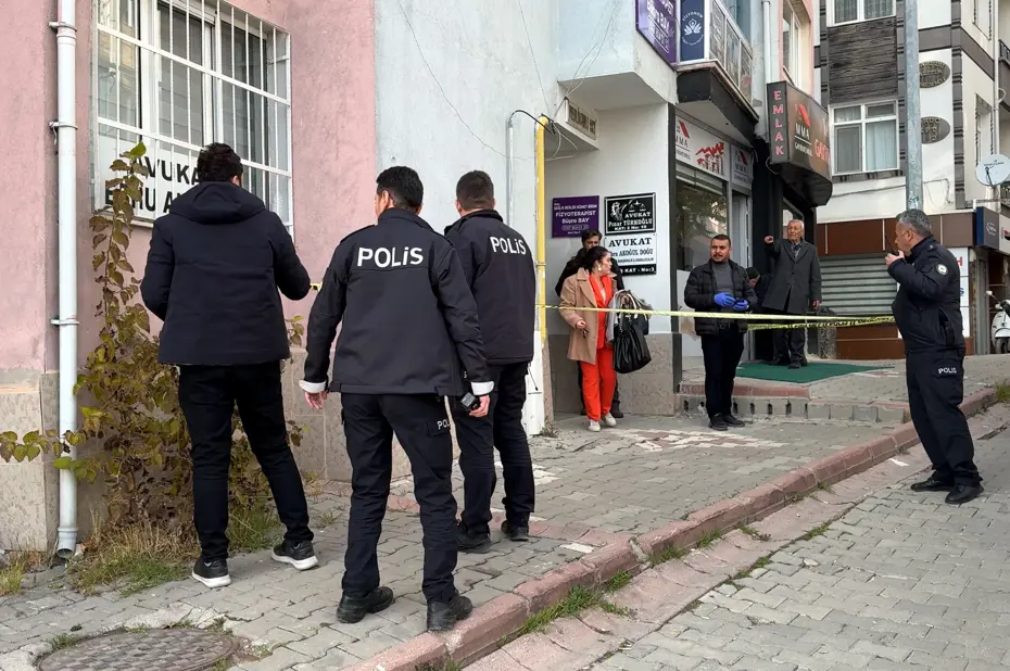 Boşanma aşamasındaki kadına kayınpederinden saldırı. Kız kardeşini öldürdü