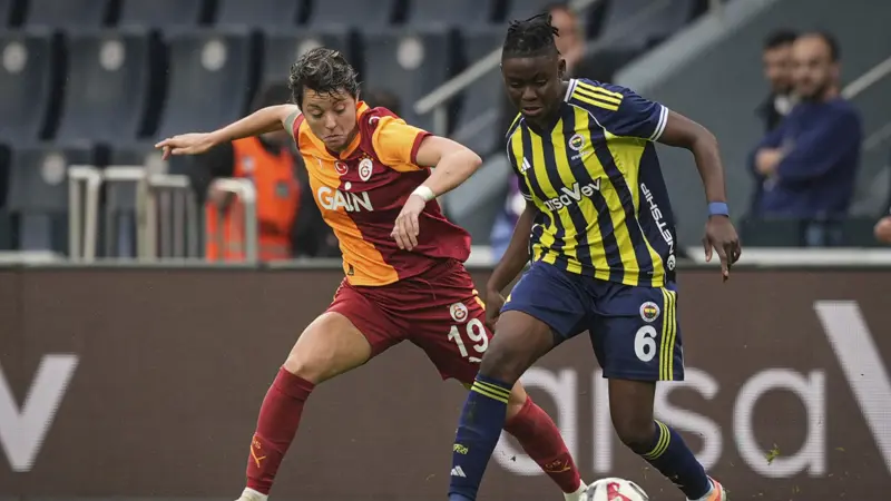 Derbide Fenerbahçe kazandı, liderliği Galatasaray'dan aldı