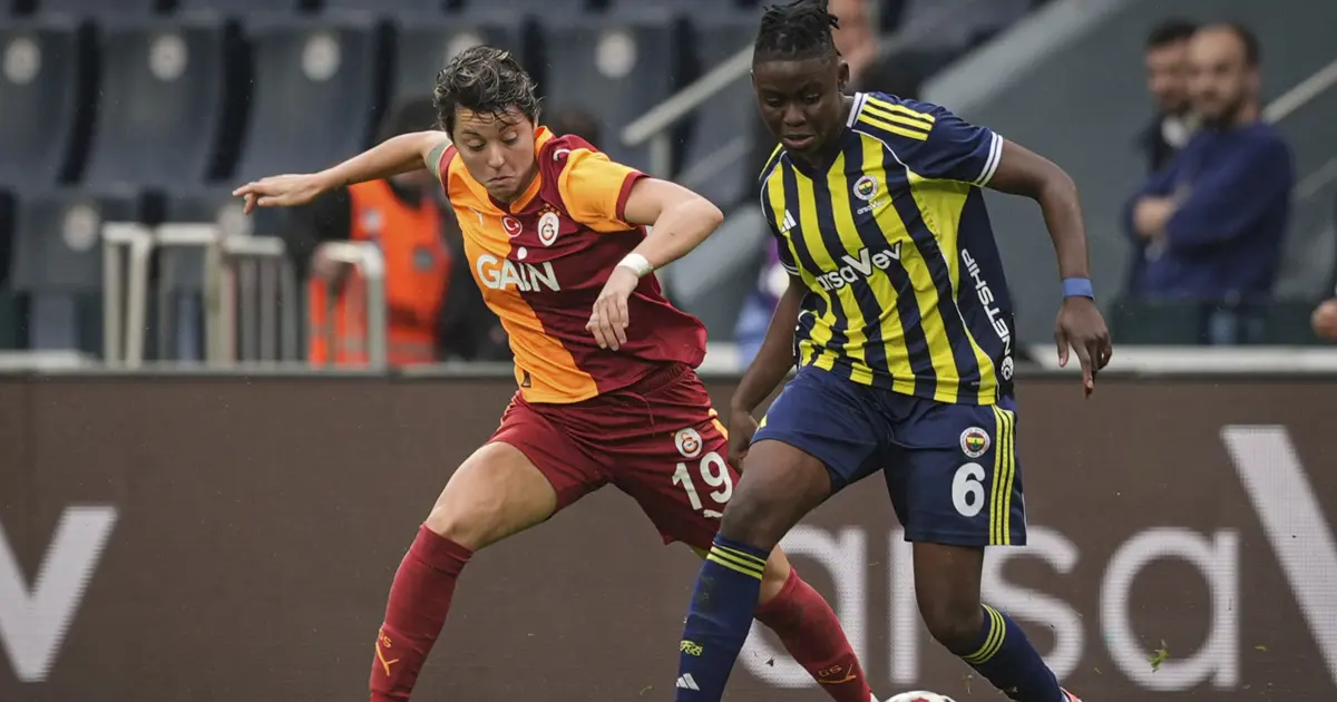 Derbide Fenerbahçe kazandı, liderliği Galatasaray'dan aldı