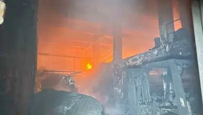 Uşak'ta plastik fabrikasında yangın