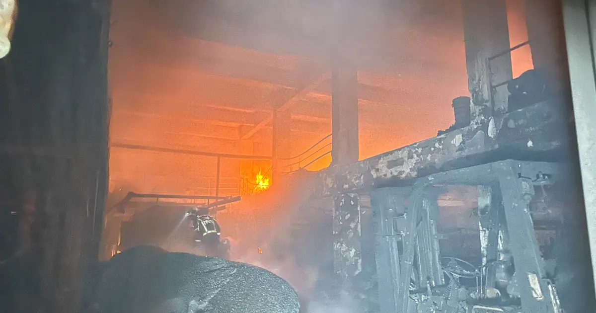 Uşak'ta plastik fabrikasında yangın