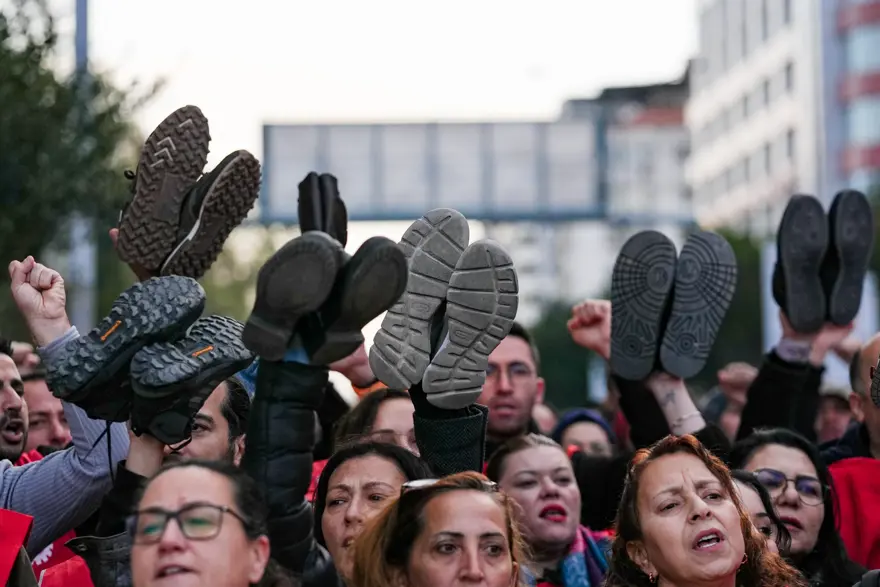 Belediye işçilerinden çıplak ayaklı eylem 2