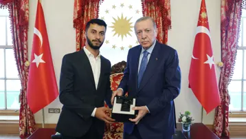 Cumhurbaşkanı Erdoğan, Oscar ödüllü Filistinli yönetmen Adra'yla bir araya geldi
