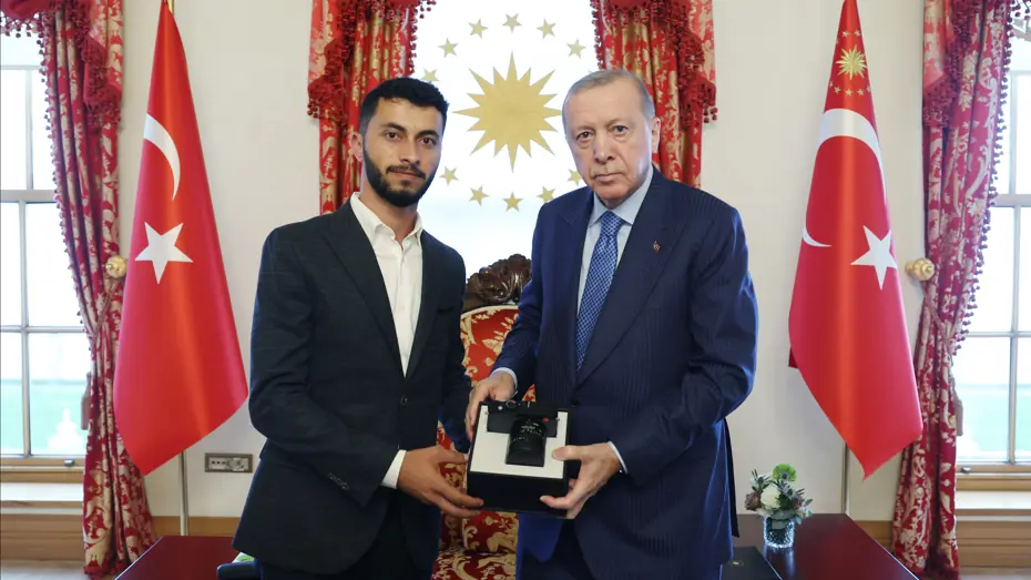 Cumhurbaşkanı Erdoğan, Oscar ödüllü Filistinli yönetmen Adra'yla bir araya geldi