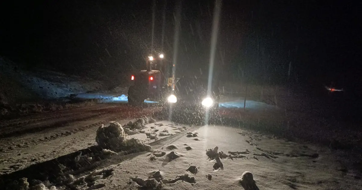 Muş’ta kar yağışı. Mahsur kalan 5 araçtaki 13 kişi kurtarıldı