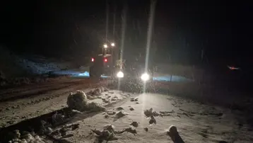 Muş’ta kar yağışı. Mahsur kalan 5 araçtaki 13 kişi kurtarıldı